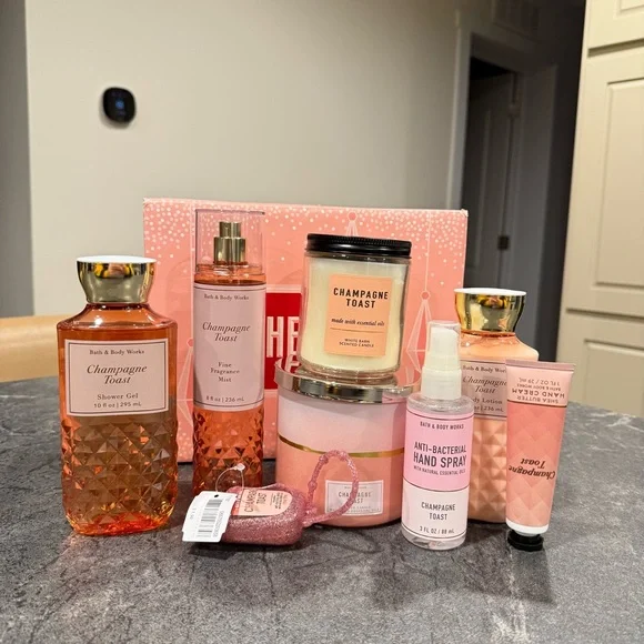 Bath & Body Works Champagne Toast gift set of 8 products New Unused